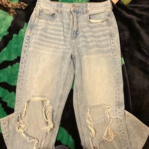 American eagle light blue mom jeans thrifted so I’m okay condition